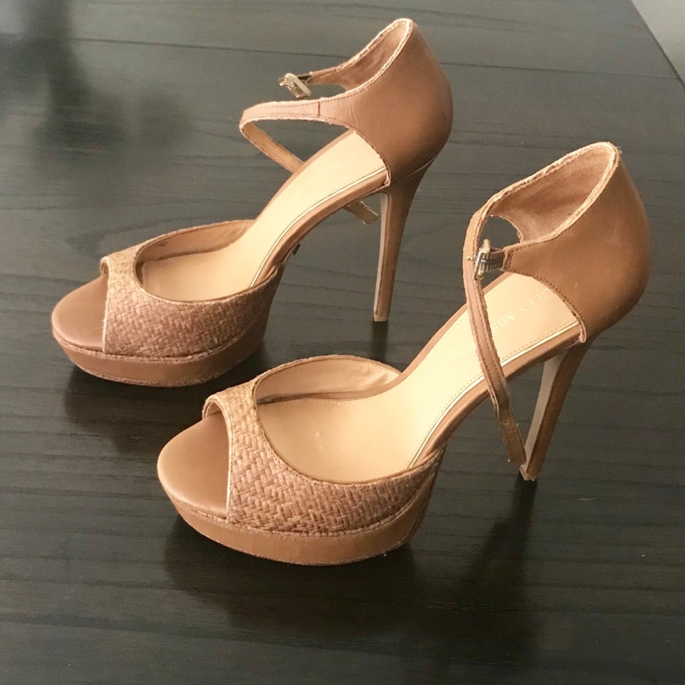 Badgley Mischka Heels Size 10 Never Worn